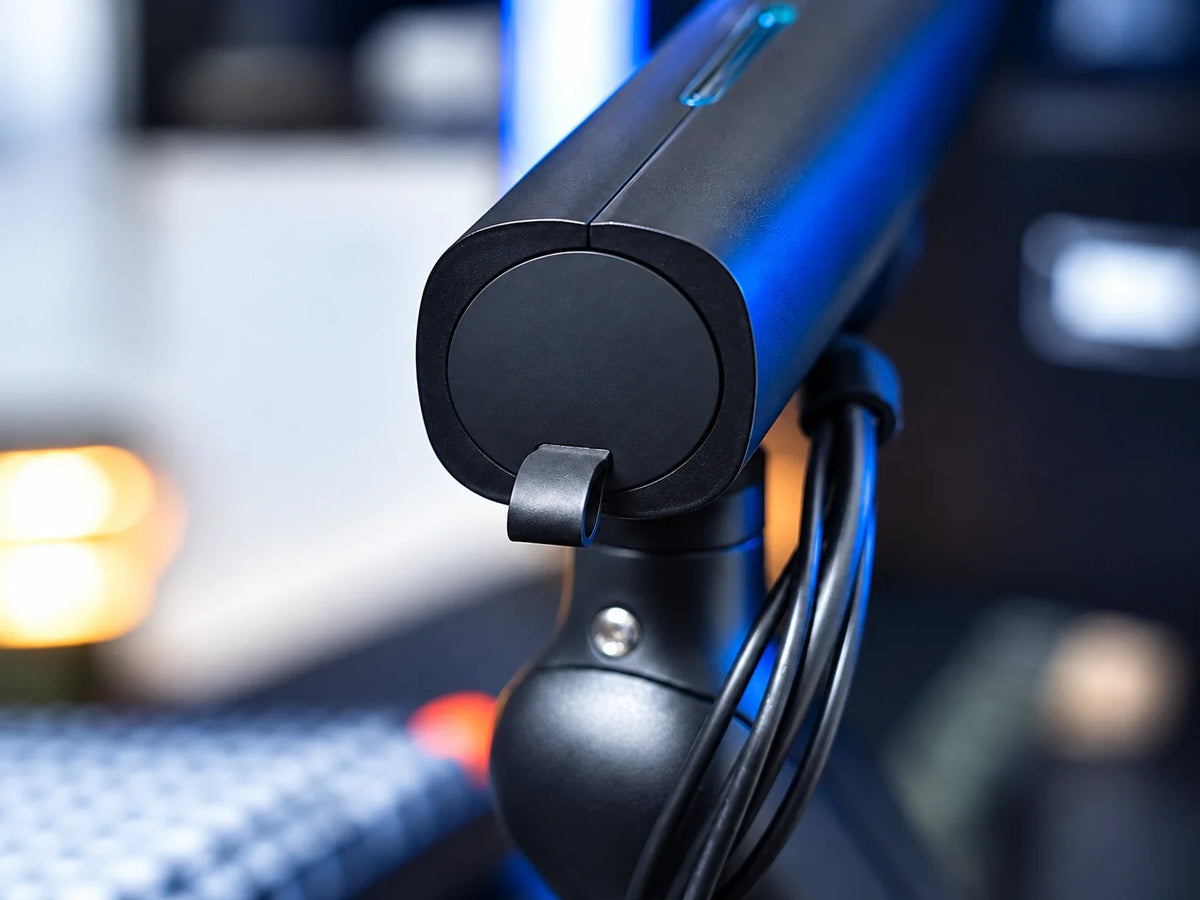 M2 black single-monitor arm joint detail