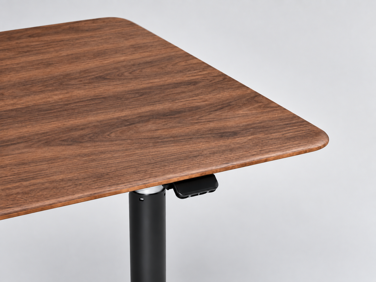 Natural walnut grain, rounded desktop edge and height control on a Nature Walnut standing desk