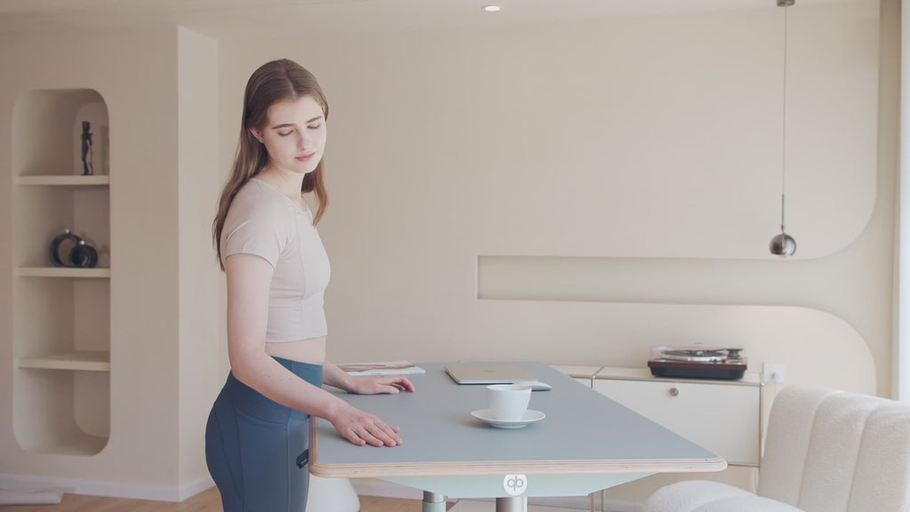 Ease Standing Desk in motion — desktop, ComfortEdge and height control